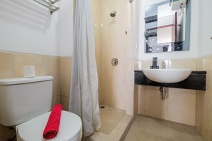 Room | Bathroom | Shower, free toiletries, towels - Cozy And Tidy Studio Apartment Mangga Dua Residence (Jakarta)