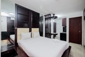 1 bedroom, free WiFi, bed sheets - Comfort Living Studio Apartment At Mangga Dua Residence (Jakarta)