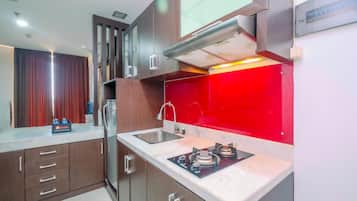 Room | Private kitchen | Fridge, stovetop, cookware/dishes/utensils
