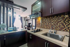 Kamar | Dapur pribadi | Lemari es, kompor, dan peralatan masak/sendok-piring