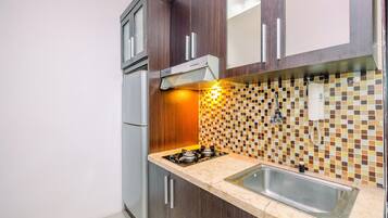 Room | Private kitchen | Fridge, stovetop, cookware/dishes/utensils
