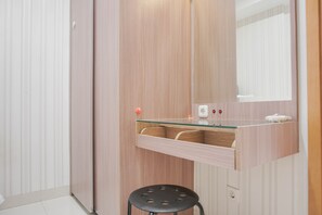 2 bedrooms, free WiFi, bed sheets - Stunning 2Br Apartment At The Mansion Kemayoran Near Jiexpo (Jakarta)