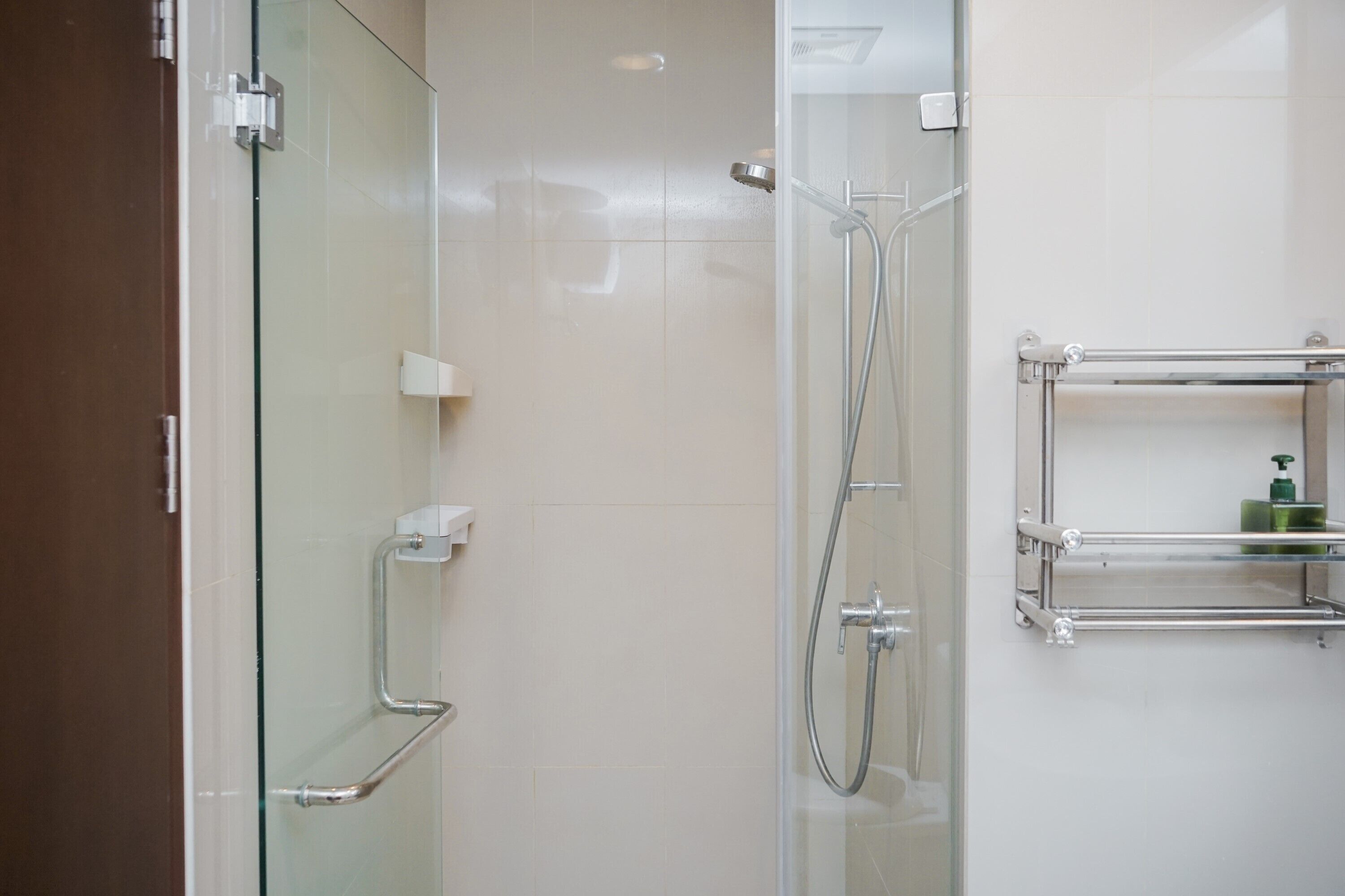Room | Bathroom | Shower, free toiletries, towels
