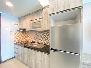 Zimmer | Eigene Küche | Kühlschrank, Herdplatte, Geschirrspüler, Kochgeschirr/Geschirr/Besteck