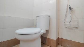 Kamar | Kamar mandi | Shower, perlengkapan mandi gratis, dan handuk
