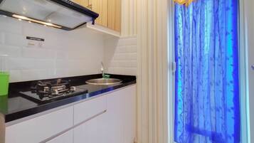 Room | Private kitchen | Fridge, stovetop, cookware/dishes/utensils