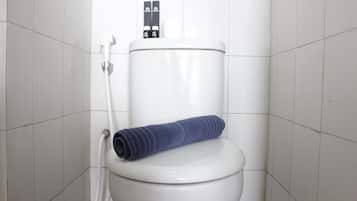 Room | Bathroom | Shower, free toiletries, towels