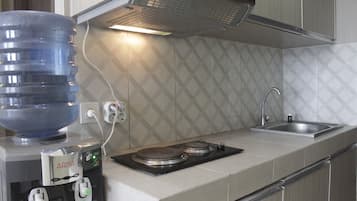 Room | Private kitchen | Fridge, stovetop, cookware/dishes/utensils