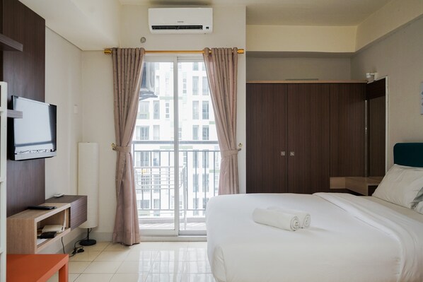 Room | 1 bedroom, free WiFi, bed sheets - Comfortable And Simply Studio At Serpong Greenview Apartment (South Tangerang)