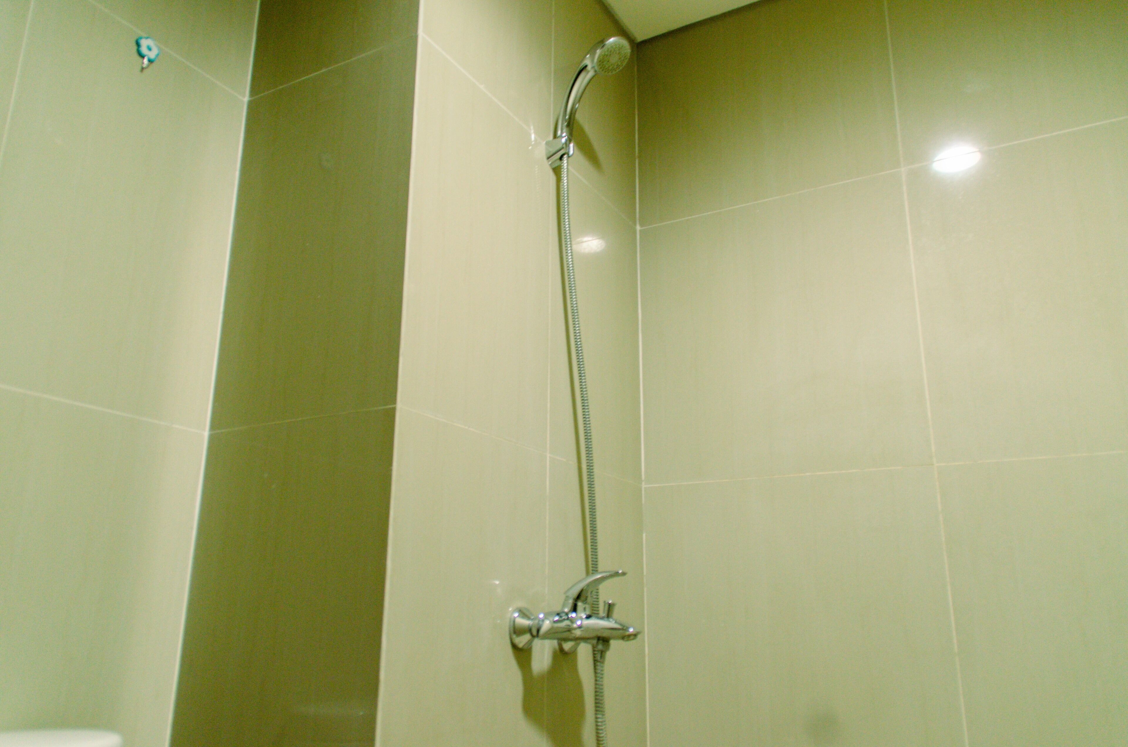 Habitación | Baño | Ducha, artículos de higiene personal gratuitos y toallas