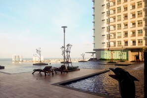 Outdoor pool - Comfort And Elegant 1Br Green Bay Condominium Apartment (Jakarta)