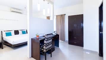 Premium Double Room | Desk, laptop workspace, iron/ironing board, free WiFi