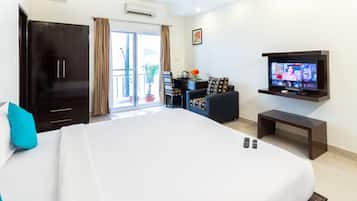 Deluxe Room | Desk, laptop workspace, iron/ironing board, free WiFi