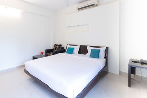 Premium Double Room | Desk, laptop workspace, iron/ironing board, free WiFi