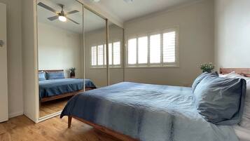 2 bedrooms, iron/ironing board, free WiFi, bed sheets