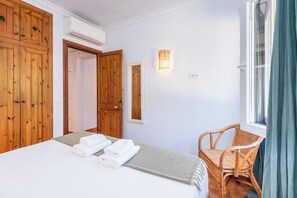 3 bedrooms, in-room safe, iron/ironing board, travel crib - Exclusive villa in binibeca with private pool (IB)