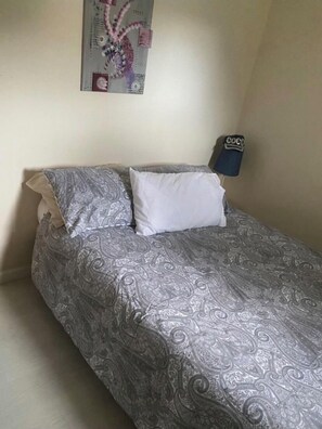 1 slaapkamer, reisbedje