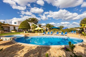 Piscine extérieure, piscine chauffée