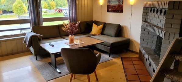 Flat-screen TV, heated floors