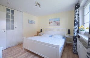 2 bedrooms, travel cot, free WiFi