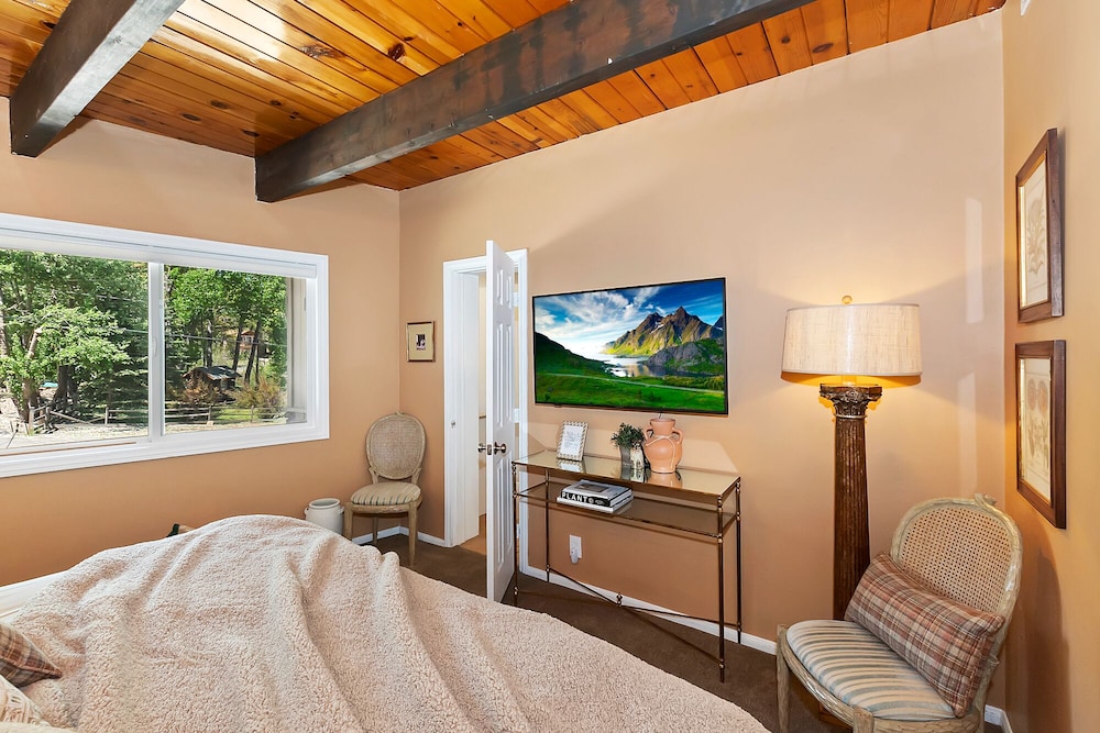 Chalet Onyx By Destination Big Bear : Wonderful Moonridge Location! Mountain Views! Hot Tub! Pool Table! - Kalifornien
