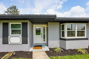 Exterior detail - McGarity Lakehouse: Disney & Universal Day Trip (Deltona)