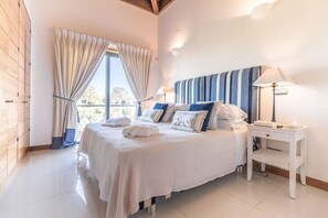 2 bedrooms, in-room safe, iron/ironing board, WiFi - Apartment (Almancil)