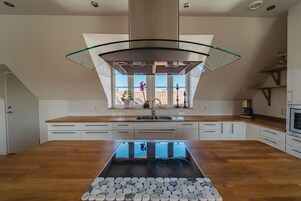 Apartment, 2 Bedrooms | Private kitchen | Fridge, microwave, oven, stovetop