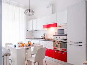 디럭스 아파트 | 거실 공간