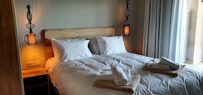 Grand Apartment, 3 Bedrooms, 2 Bathrooms, Sea View | Egyptian cotton sheets, premium bedding, down comforters, in-room safe