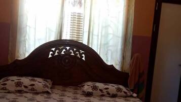 House, 1 Queen Bed | 1 bedroom, iron/ironing board, free WiFi, bed sheets