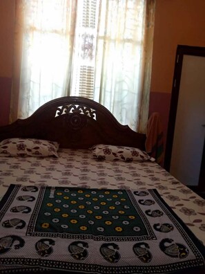 ハウス クイーンベッド 1 台 | 1 室のベッドルーム、アイロン / アイロン台、WiFi (無料)、ベッドシーツ