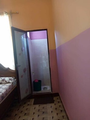 Rumah, 1 Tempat Tidur Queen | 1 kamar tidur, setrika/meja setrika, Wi-Fi gratis, dan seprai linen