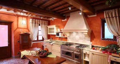 7 bedroom villa rental in the Chianti hills of Tuscany, pool, views