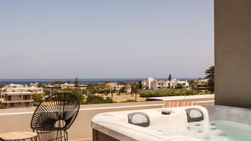 Deluxe-Suite, Whirlpool, Strandblick | 1 Schlafzimmer, Zimmersafe, Schreibtisch, laptopgeeigneter Arbeitsplatz