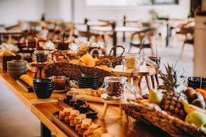 Free daily buffet breakfast