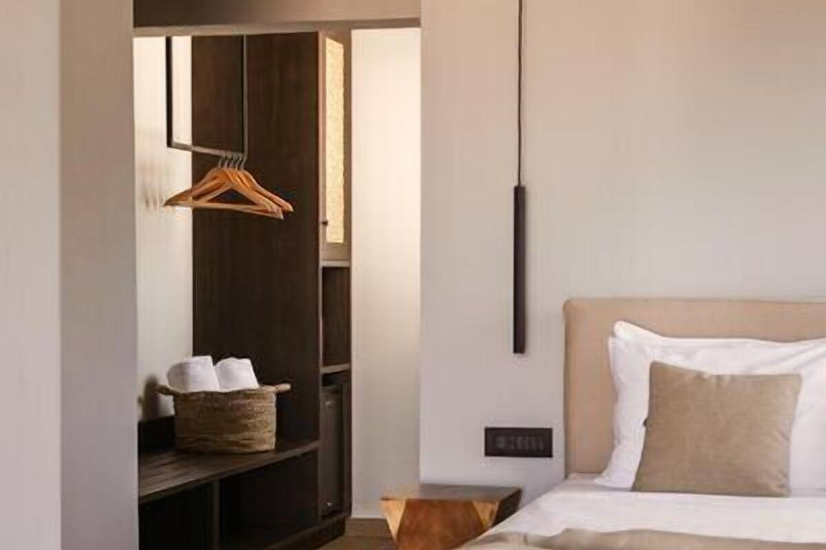 Deluxe-Suite, Whirlpool, Strandblick | Allergikerbettwaren, Zimmersafe, Schreibtisch