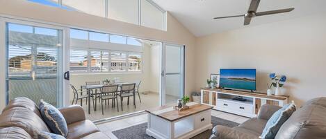 Smart TV, DVD player