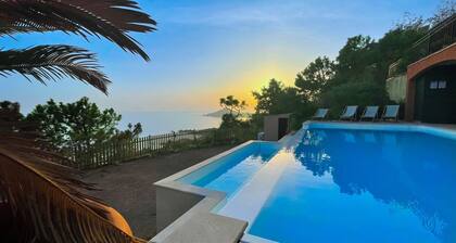 Family villa with Unique Sea view for 11people