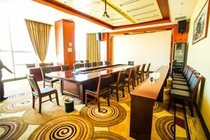 Unclassified image, 3 of 31, button - Hengzhong Yuanquan Hotel (Midu)