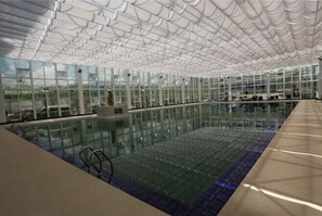 Indendørs pool