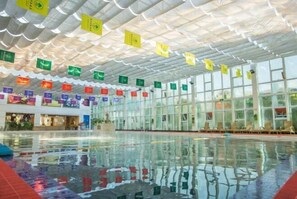 สระว่ายน้ำในร่ม