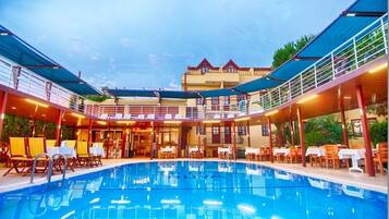 Seasonal outdoor pool