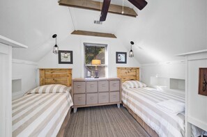 3 slaapkamers, een bureau, een strijkplank/strijkijzer, wifi