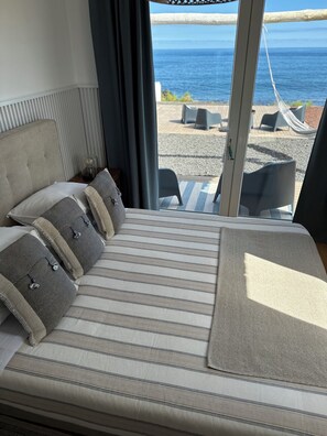 5 bedrooms, iron/ironing board, free WiFi, bed sheets