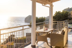 Outdoor dining - Villa Filippos with Private Pool by Konnect (Agios Gordios)