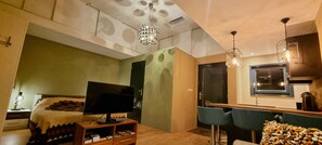 1 habitación, escritorio y insonorización