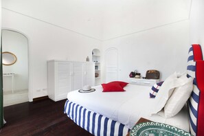 6 chambres, fer et planche à repasser, accès au Wi-Fi (inclus)