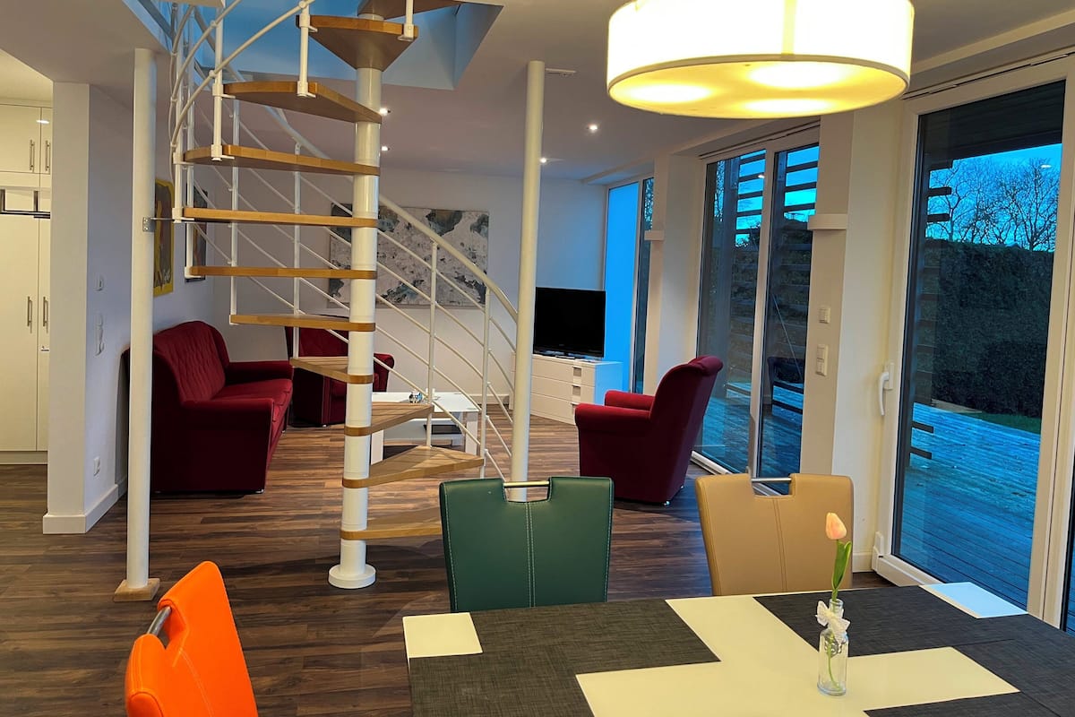 Chalet, Sauna | Wohnbereich | 50-Zoll-Flachbildfernseher mit Satellitenempfang, Fernseher