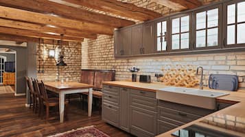 Apartment, Patio | Private kitchen | Fridge, microwave, oven, stovetop
